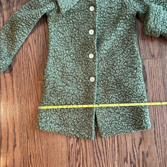 Gorgeous big collar coat in perfect condition. 💚 - Picture 10 of 11
